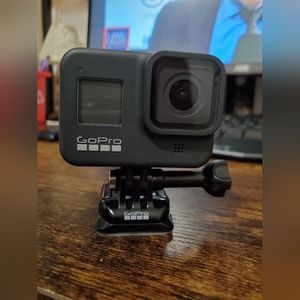 Go Pro Hero 8 With Battery/Charger (Cable)/Stand